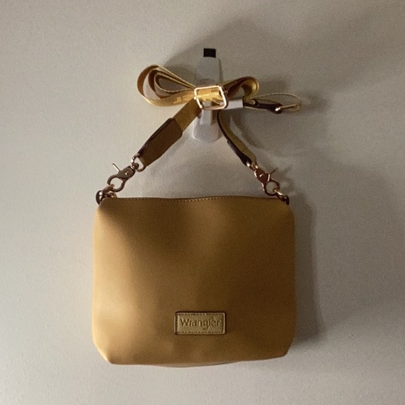 Wrangler Handbags - ⛔️GIFTED❌️NWT Wrangler Yellow xbody
